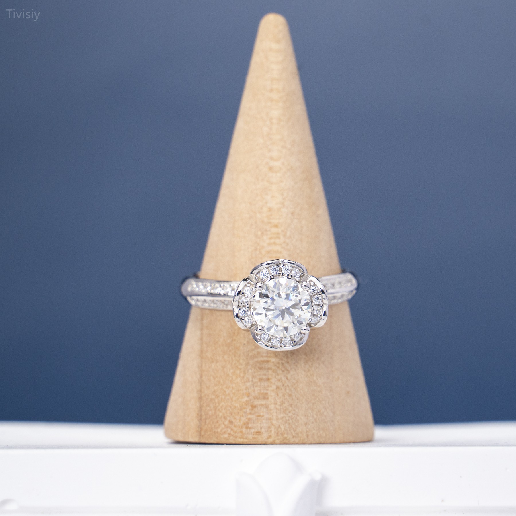 1CT Round Brilliant Cut Moissanite Diamond Bouquet Ring